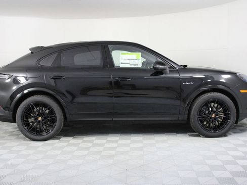 New 2026 Porsche Cayenne E-Hybrid Coupe AWD/4WD image 8