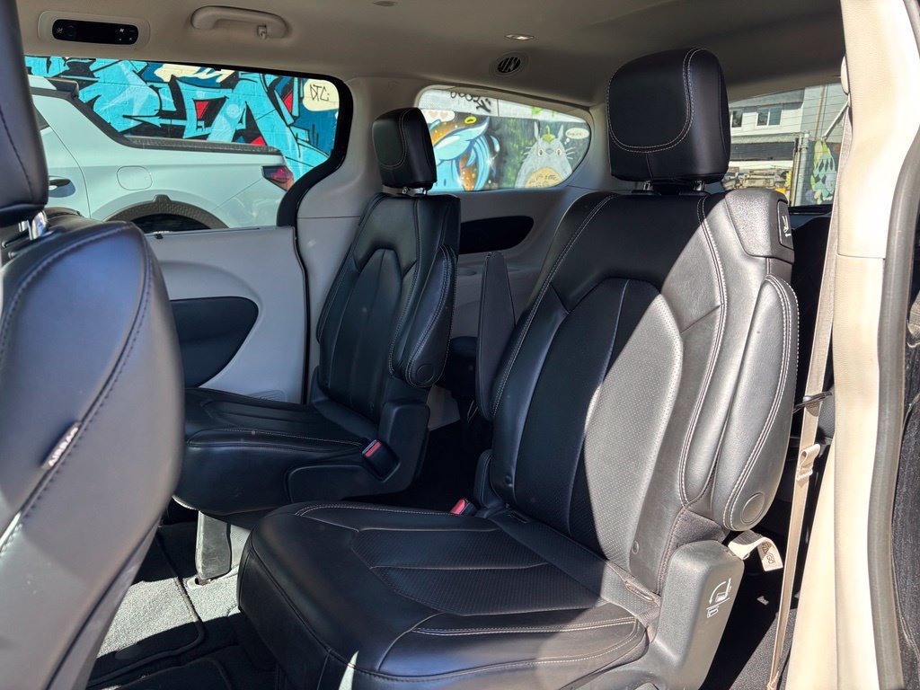 Used 2023 Chrysler Pacifica Touring-L FWD image 10