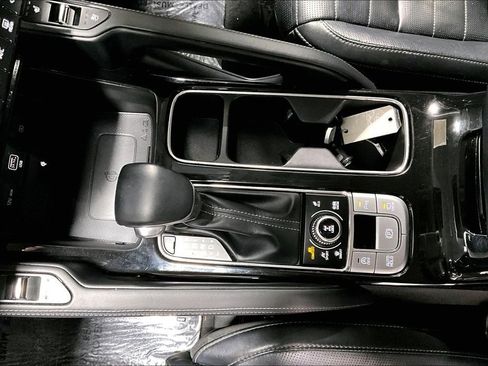 Used 2022 Kia Telluride SX w/ SX Prestige Package image 17