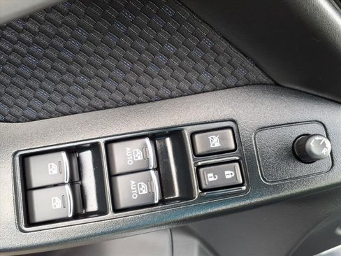 Used 2017 Subaru Forester 2.5i Premium image 12