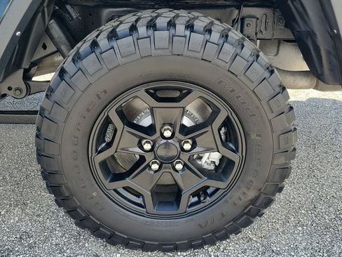 Used 2023 Jeep Gladiator Sport AWD/4WD image 10