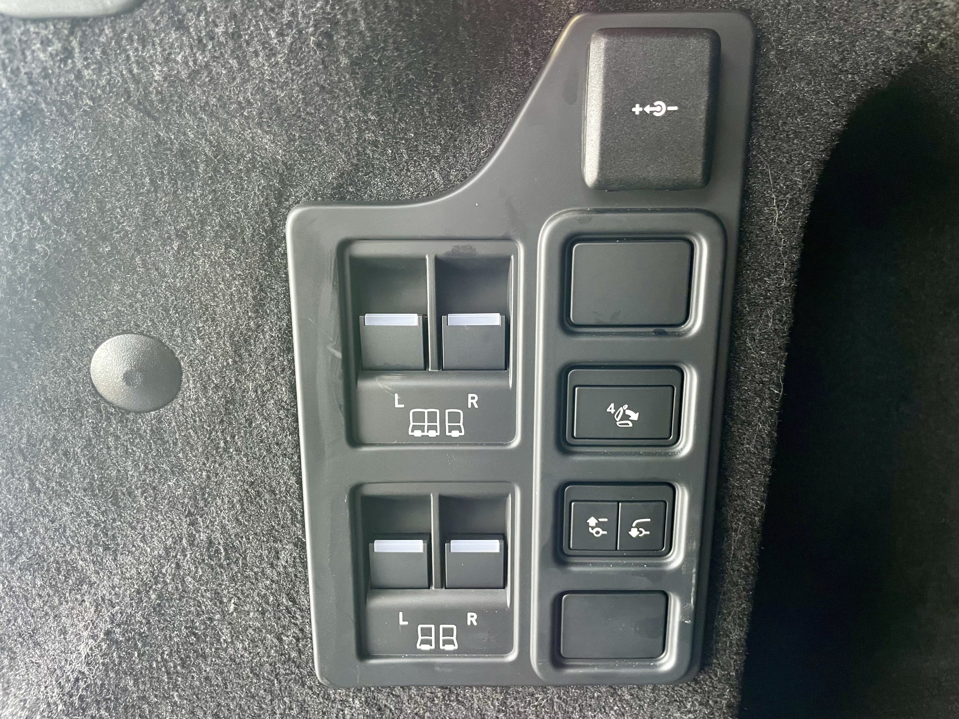 Certified 2025 Land Rover Discovery Dynamic SE AWD/4WD image 42
