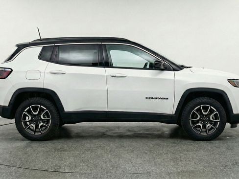 Used 2025 Jeep Compass Trailhawk image 11