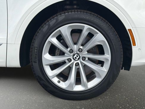 Used 2022 Bentley Bentayga AWD/4WD image 21