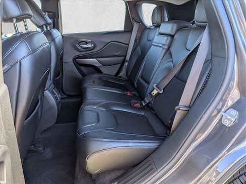 Used 2019 Jeep Cherokee Latitude Plus image 18