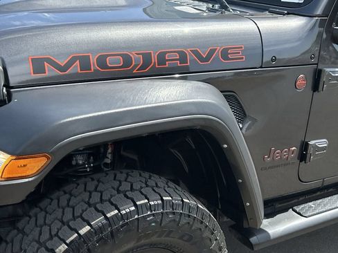 Used 2023 Jeep Gladiator Mojave AWD/4WD image 31