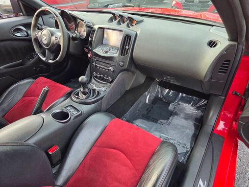 Used 2017 Nissan 370Z NISMO image 19