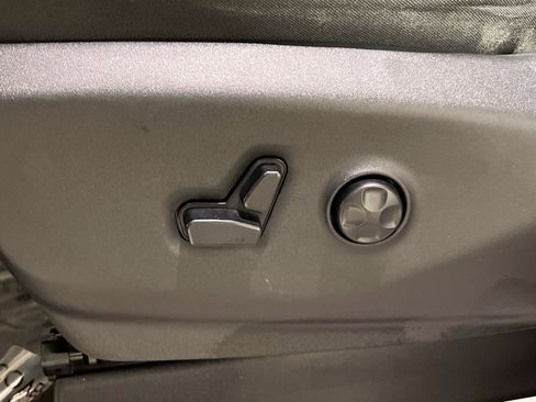 Used 2020 Chrysler Pacifica Limited image 24