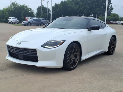 Used 2024 Nissan Z Sport w/ Floor Mat Package RWD image 3