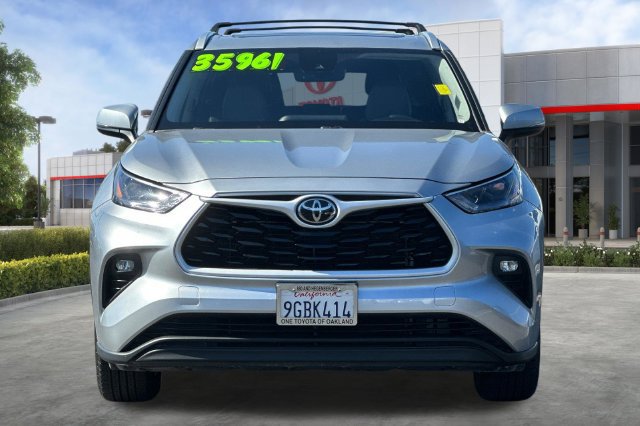 Used 2023 Toyota Highlander XLE AWD/4WD image 10