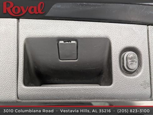 Used 2018 Chevrolet Suburban LT AWD/4WD image 15