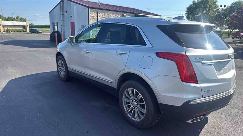 Used 2017 Cadillac XT5 Luxury w/ Driver Awareness Package FWD image 6