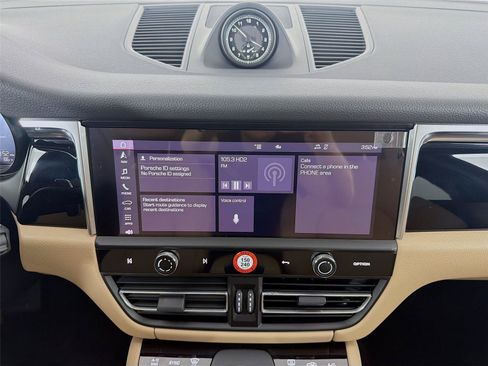 Certified 2026 Porsche Macan AWD/4WD image 19