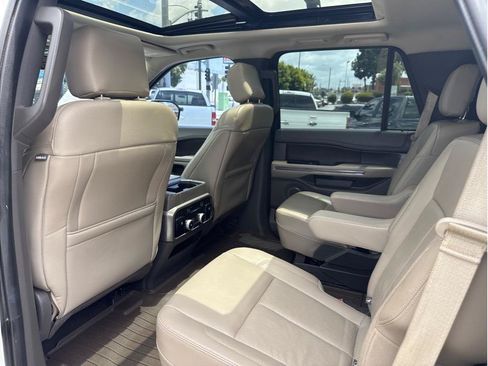 Used 2020 Ford Expedition XLT w/ Equipment Group 202A AWD/4WD image 29