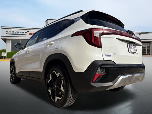 Used 2025 Kia Seltos EX image 17