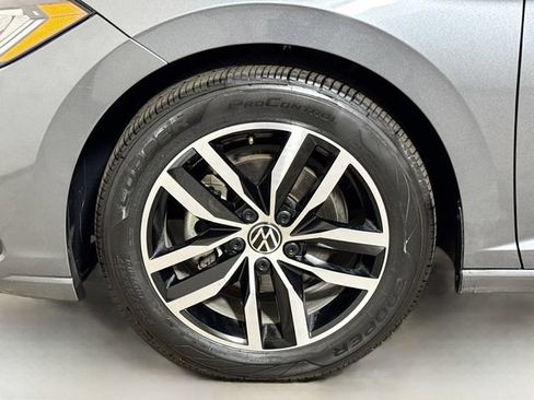 Used 2025 Volkswagen Jetta SE FWD image 27