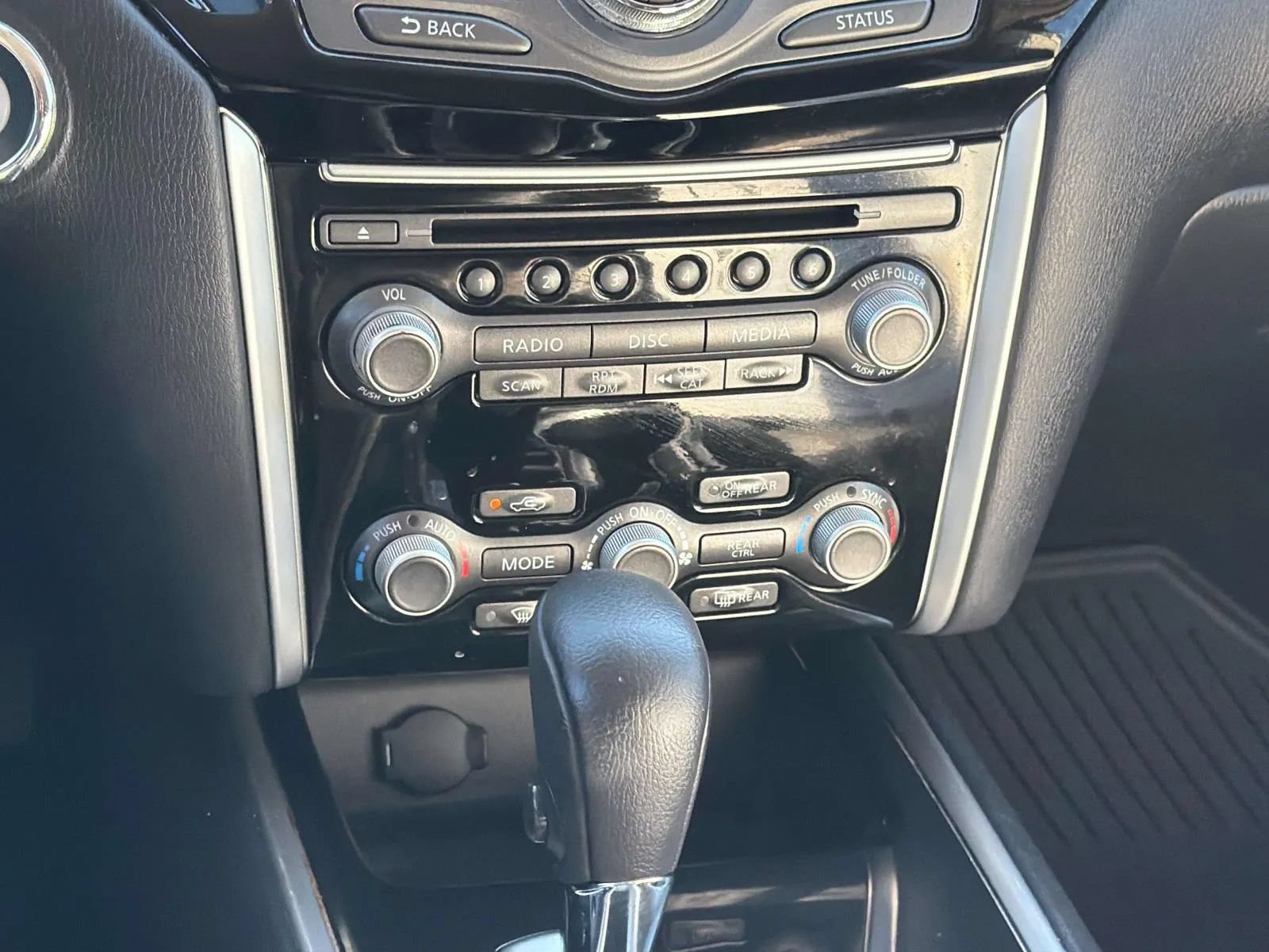 Used 2019 Nissan Pathfinder SV FWD image 15