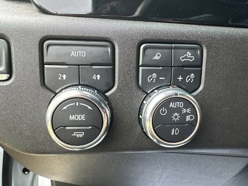Used 2025 GMC Sierra 1500 SLT AWD/4WD image 34