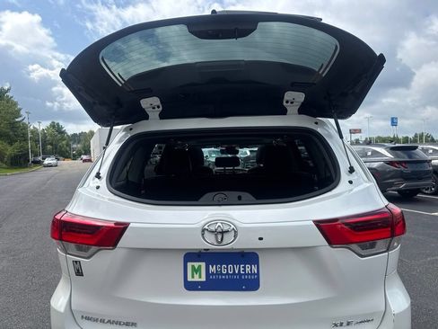 Used 2019 Toyota Highlander XLE AWD/4WD image 10