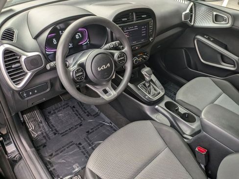 Used 2023 Kia Soul LX image 11