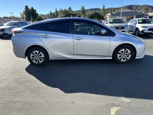 Used 2018 Toyota Prius Two image 5