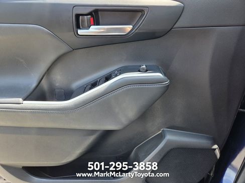 Used 2022 Toyota Highlander XLE FWD image 26