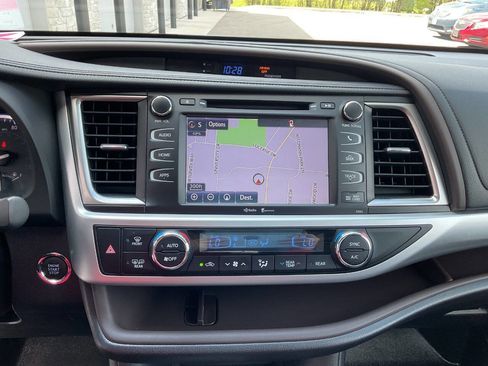 Used 2015 Toyota Highlander XLE AWD/4WD image 23