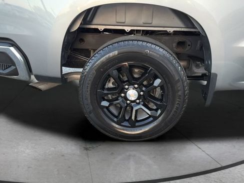 Used 2023 Chevrolet Silverado 1500 LT AWD/4WD image 31