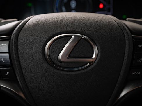 Certified 2025 Lexus ES 300h Ultra Luxury w/ Accessory Package (Z1) image 30