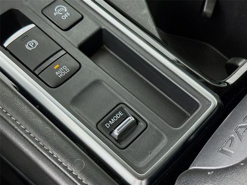 Used 2023 Nissan Pathfinder SL w/ SL Premium Package FWD image 13