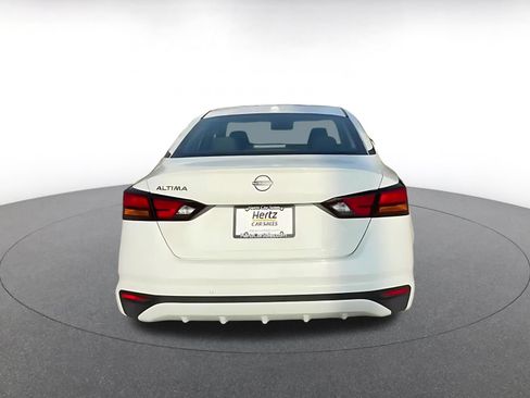 Used 2025 Nissan Altima 2.5 SV FWD image 12