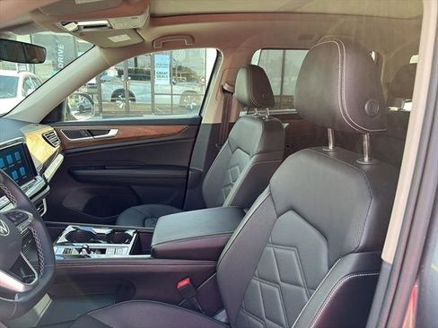 Certified 2025 Volkswagen Atlas SE w/ Panoramic Sunroof Package image 15