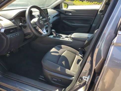 Used 2024 Nissan Altima 2.5 SV FWD image 16