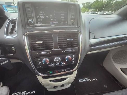 Used 2016 Dodge Grand Caravan SE FWD image 14