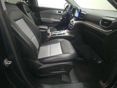 Certified 2023 Ford Explorer XLT w/ Equipment Group 202A AWD/4WD image 3