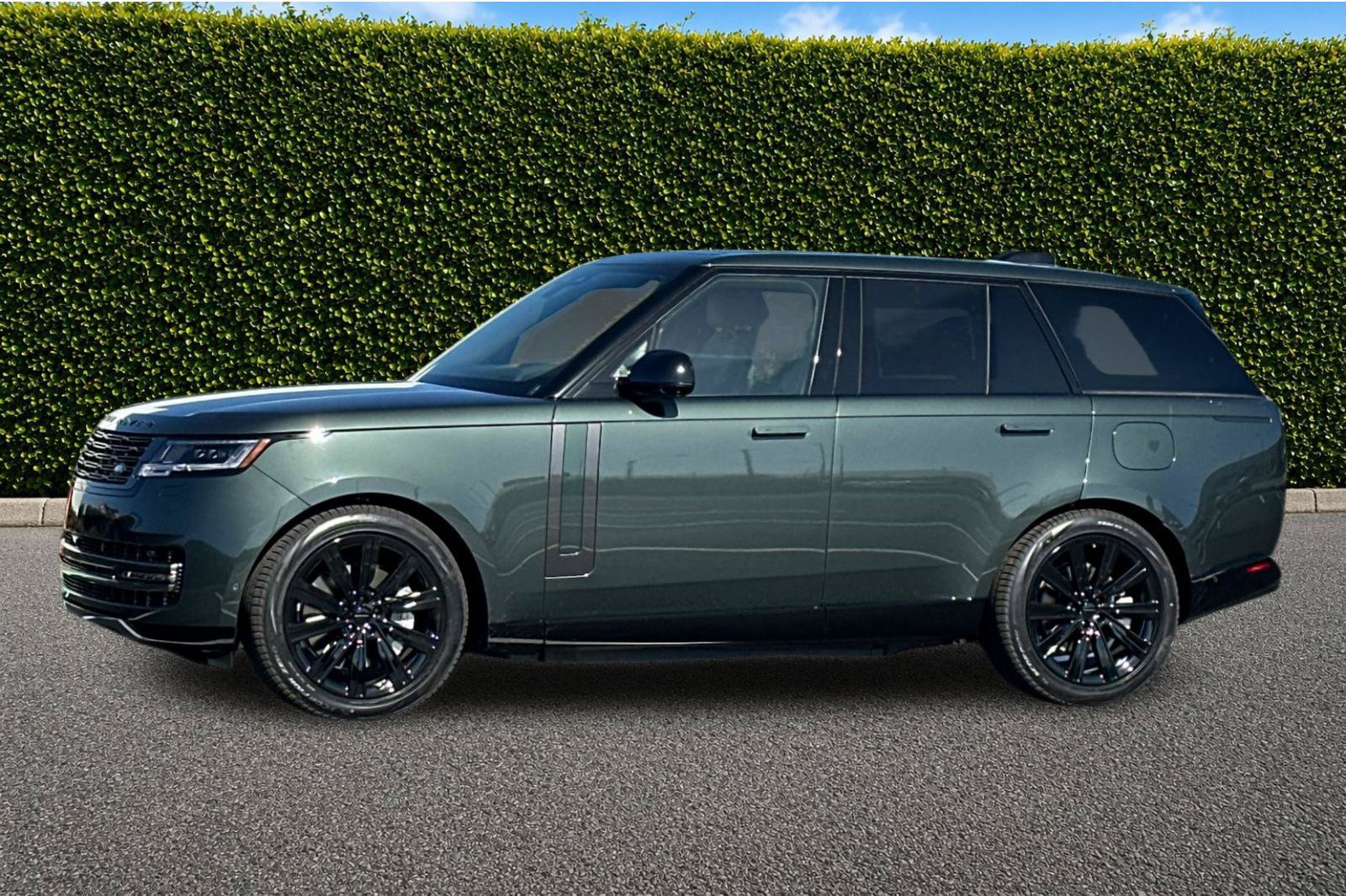 New 2026 Land Rover Range Rover SE AWD/4WD image 3