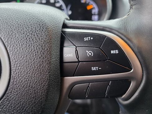 Used 2018 Jeep Grand Cherokee Laredo image 22