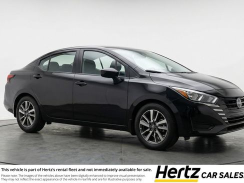Used 2025 Nissan Versa SV image 1