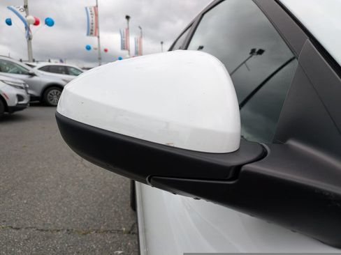 Used 2025 Chevrolet Trax LT FWD image 13