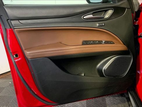 Used 2018 Alfa Romeo Stelvio AWD image 22
