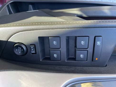 Used 2016 Chevrolet Equinox LTZ w/ Enhanced Convenience Package image 9