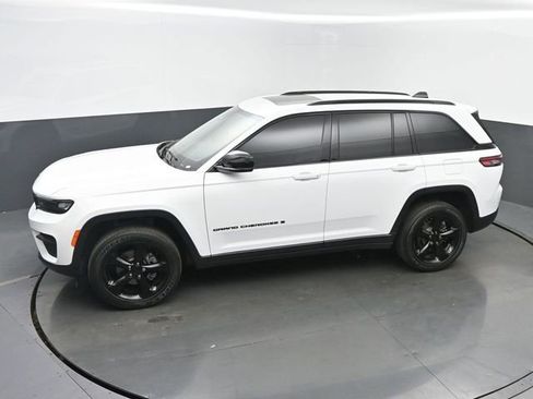 Used 2023 Jeep Grand Cherokee Altitude AWD/4WD image 37