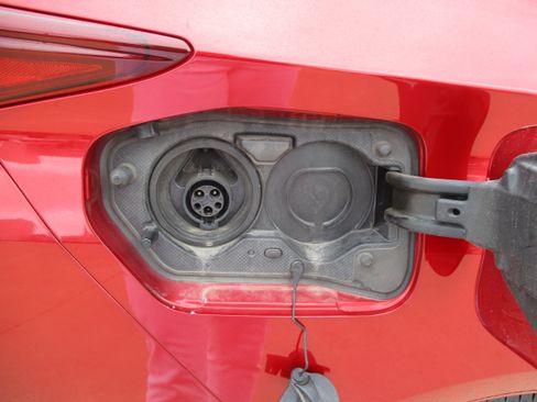 Used 2018 Toyota Prius Prime Advanced w/ Carpet Mat Package FWD image 12