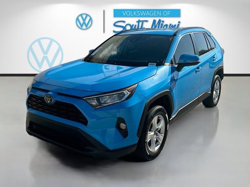 Used 2020 Toyota RAV4 XLE image 3