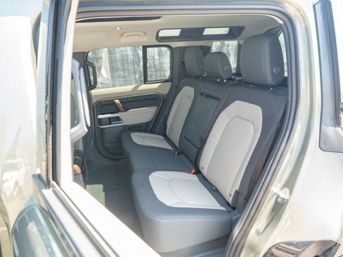 Used 2024 Land Rover Defender 110 X-Dynamic SE AWD/4WD image 36