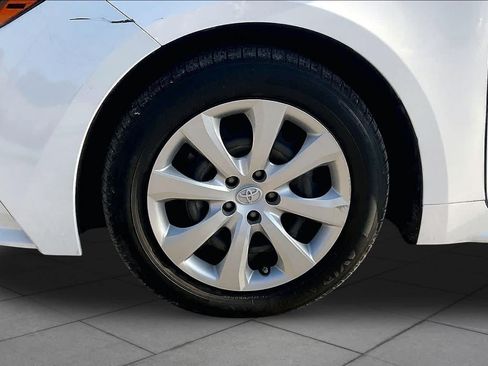 Used 2022 Toyota Corolla LE FWD image 11