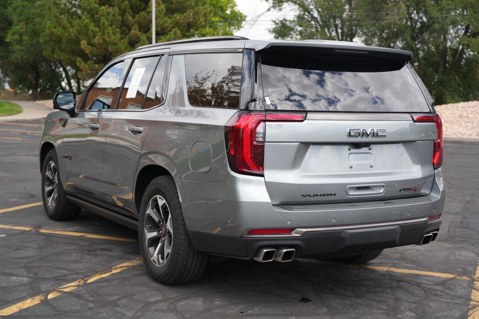 Used 2026 GMC Yukon AT4 Ultimate w/ LPO, Illumination Package AWD/4WD image 3