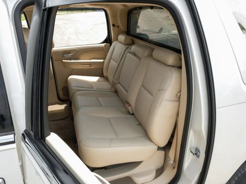 Used 2007 Cadillac Escalade EXT w/ Information Package AWD/4WD image 34