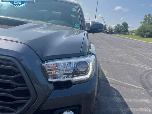 Used 2021 Toyota Tacoma TRD Sport w/ Technology Package AWD/4WD image 14