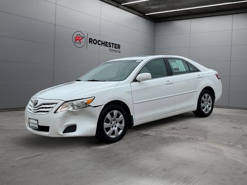 Used 2010 Toyota Camry LE FWD image 7